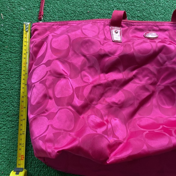 Authentic Coach Large Pink Duffle Bag | Travel Bag | Coach| - Picture 11 of 13